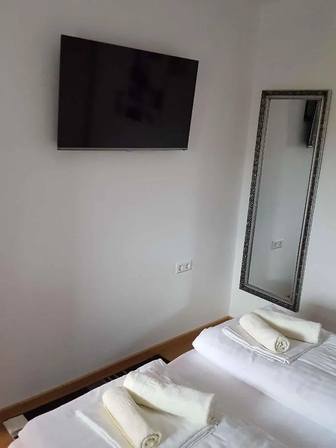 Apartments In Starigrad-Paklenica 36667 Kroatien