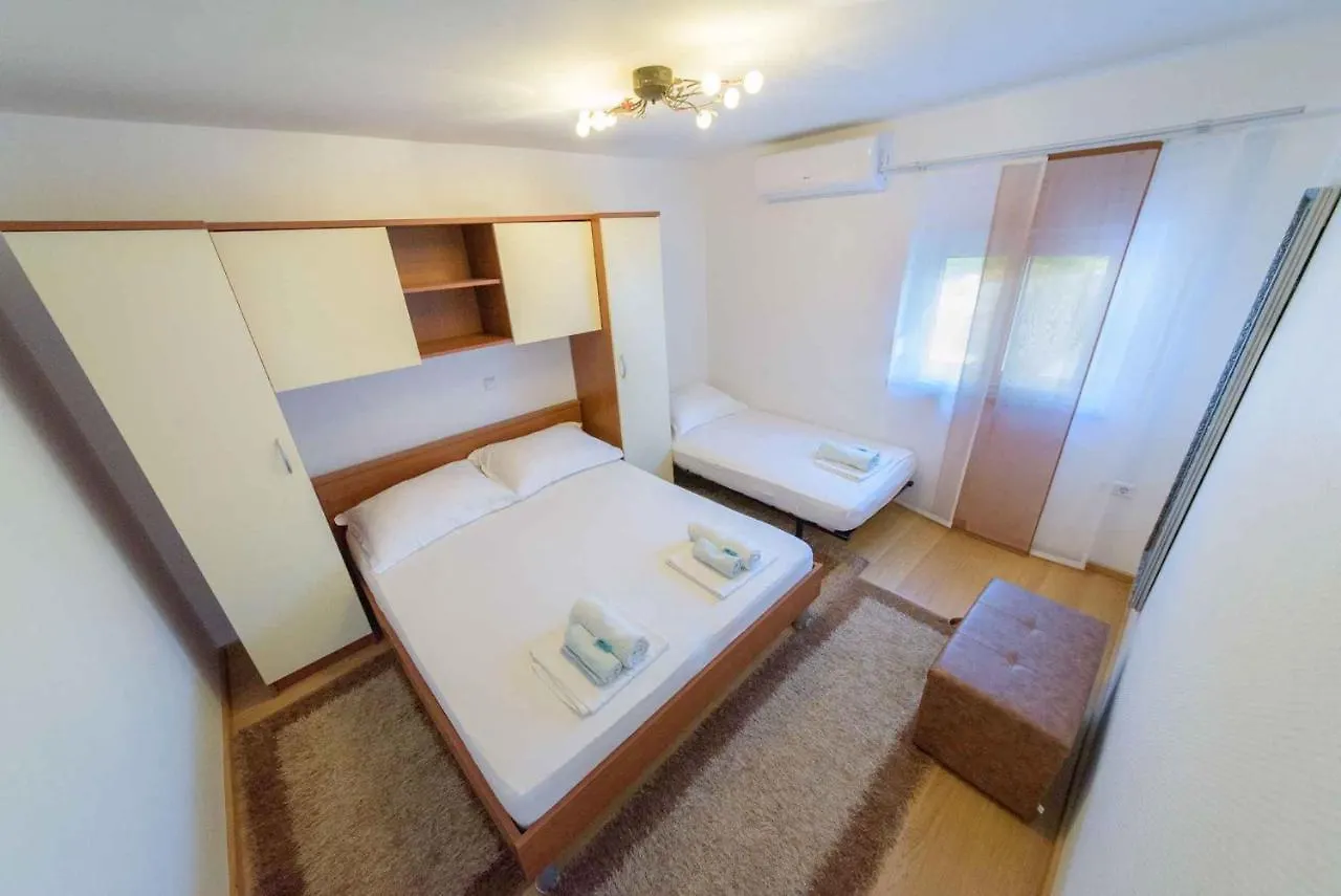 Apartments In Starigrad-Paklenica 36667