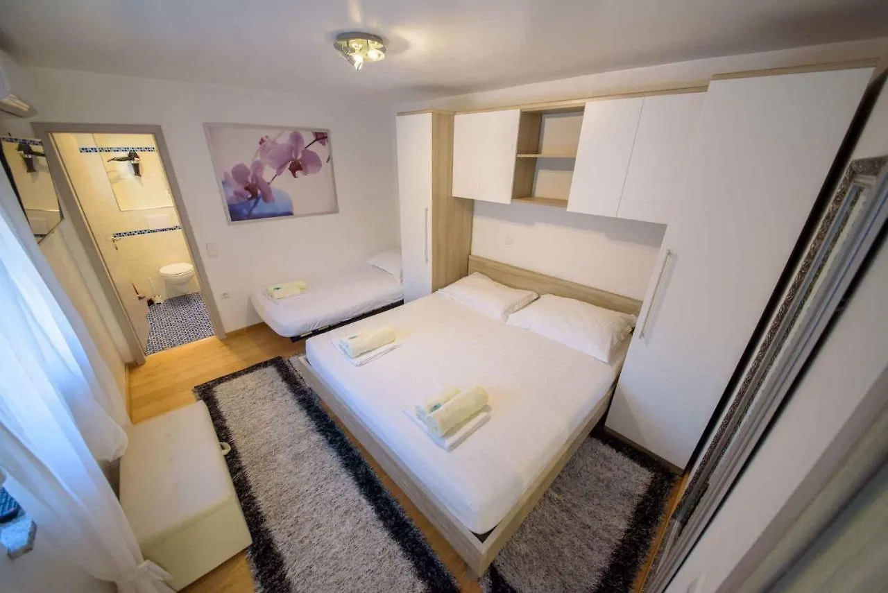 Apartments In Starigrad-Paklenica 36667