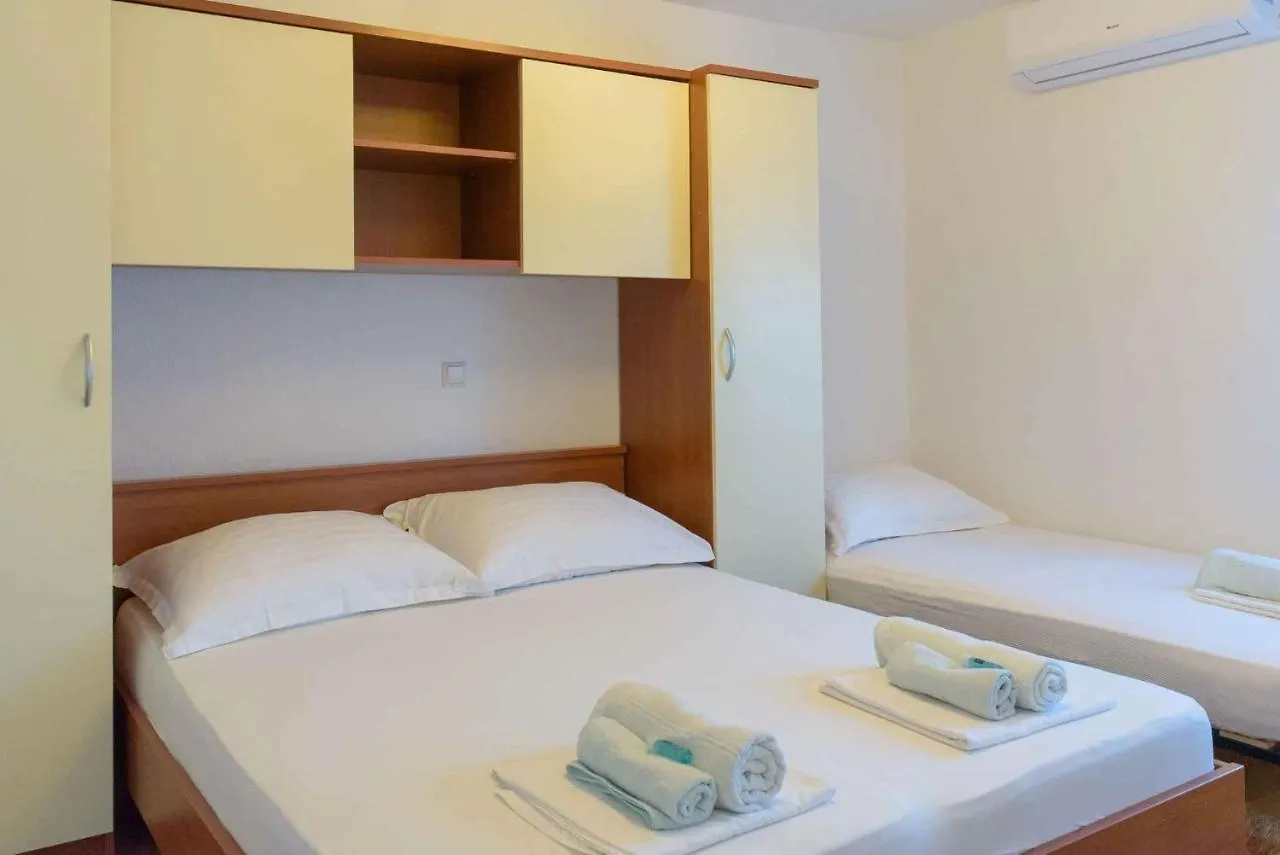 Apartments In Starigrad-Paklenica 36667