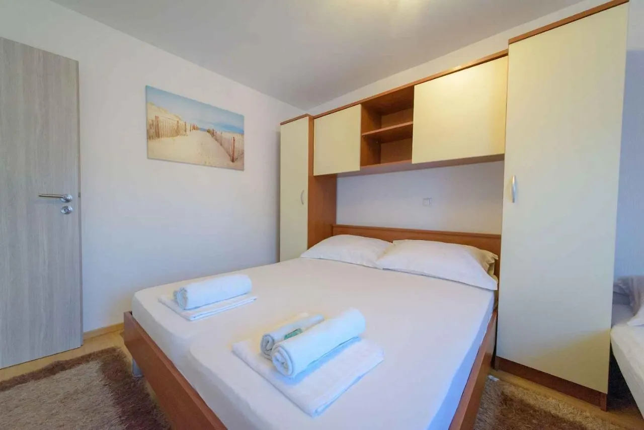 Apartments In Starigrad-Paklenica 36667