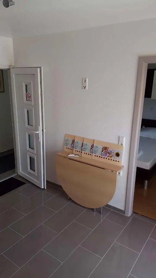 Apartments In Starigrad-Paklenica 36667 סטאריגרד-פקלניצה