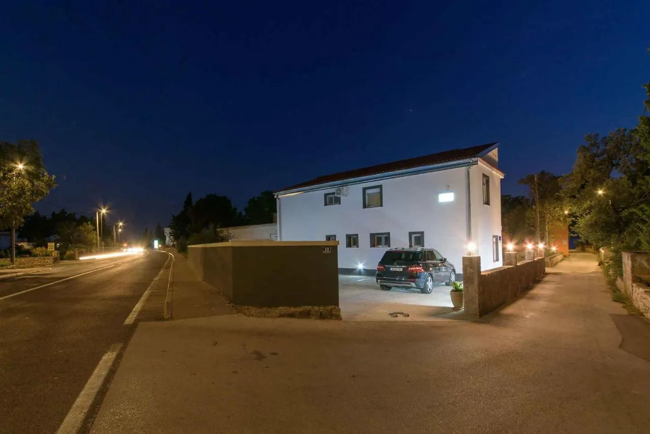 Apartments In Starigrad-Paklenica 36667 0*, סטאריגרד-פקלניצה
